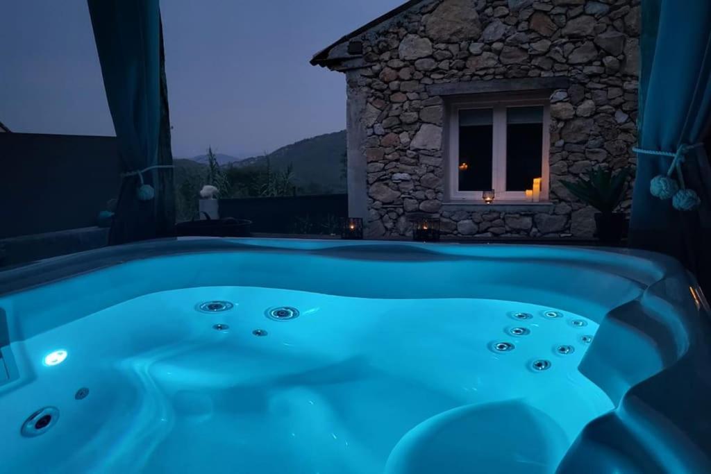 L'Antre Deux Pierres, Romantisme, Jacuzzi Exterieur, Plateau Dinatoire Bouyon Bagian luar foto