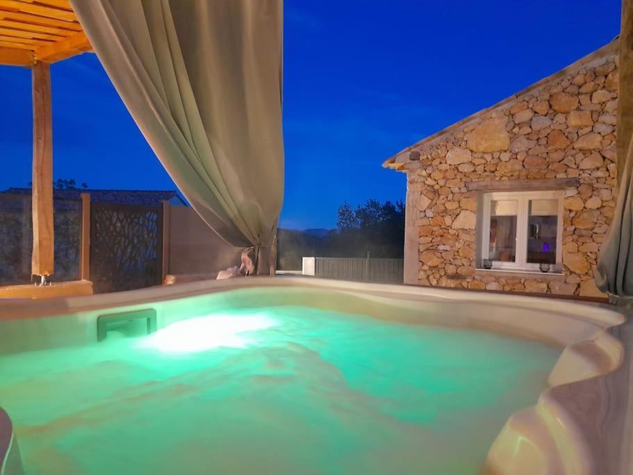 L'Antre Deux Pierres, Romantisme, Jacuzzi Exterieur, Plateau Dinatoire Bouyon Bagian luar foto